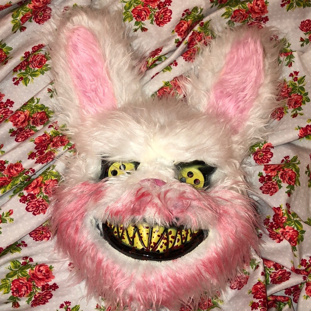🐱 Scary bunny Halloween mask